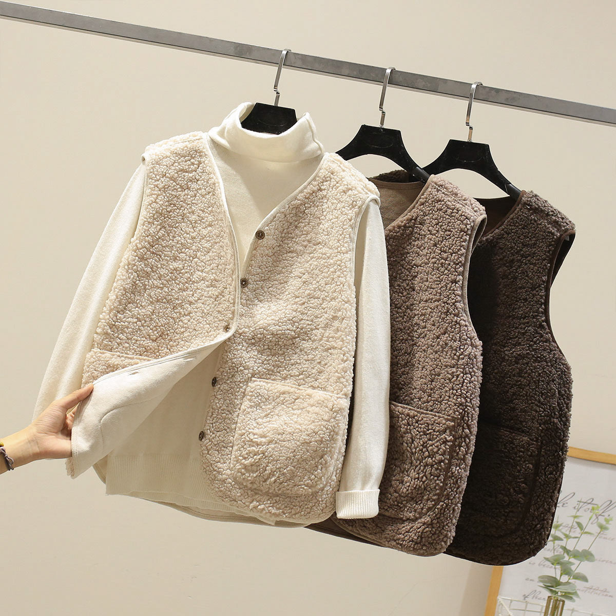 Fleece Gilet Cream Sherpa Women's Button-Up Bodywarmer – Casual, Layering Winter Vest with Pockets
